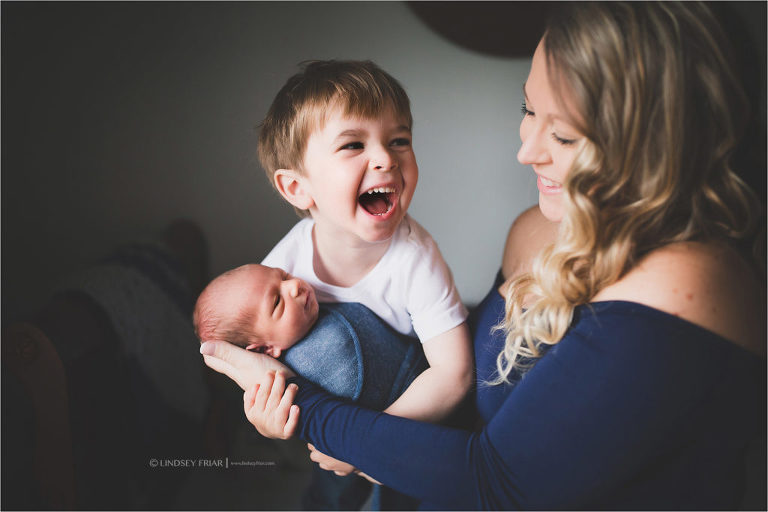 posing ideas for newborn sessions