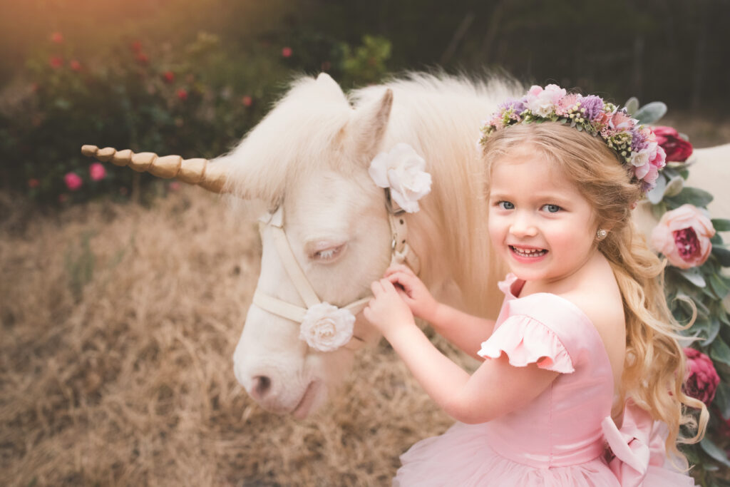 Unicorn Mini Session - Pensacola, FL Photographer 046 Lindsey Friar Photgraphy 2020 2 1024x683