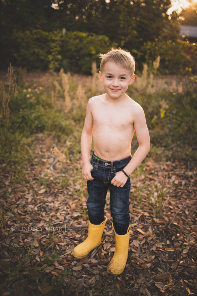 Tractor Mini Sessions for boys and girls - Gulf Breeze, FL Photographer 002 Lindsey Friar Photography 2021 683x1024