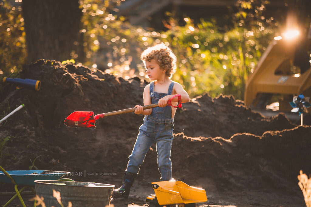 Tractor Mini Sessions for boys and girls - Gulf Breeze, FL Photographer 003 Lindsey Friar Photography 2021 1024x683