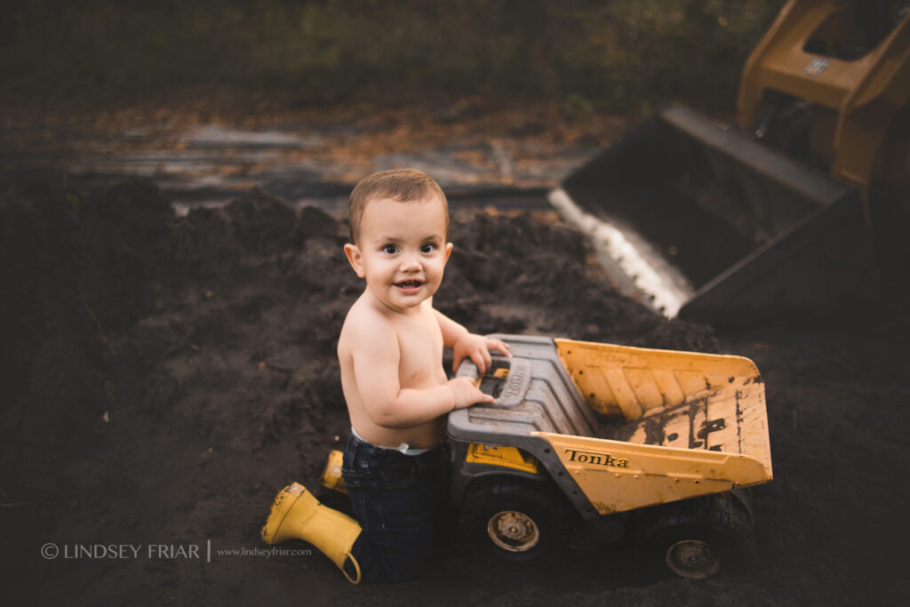 Tractor Mini Sessions for boys and girls - Gulf Breeze, FL Photographer 013 Lindsey Friar Photography 2021 1024x683