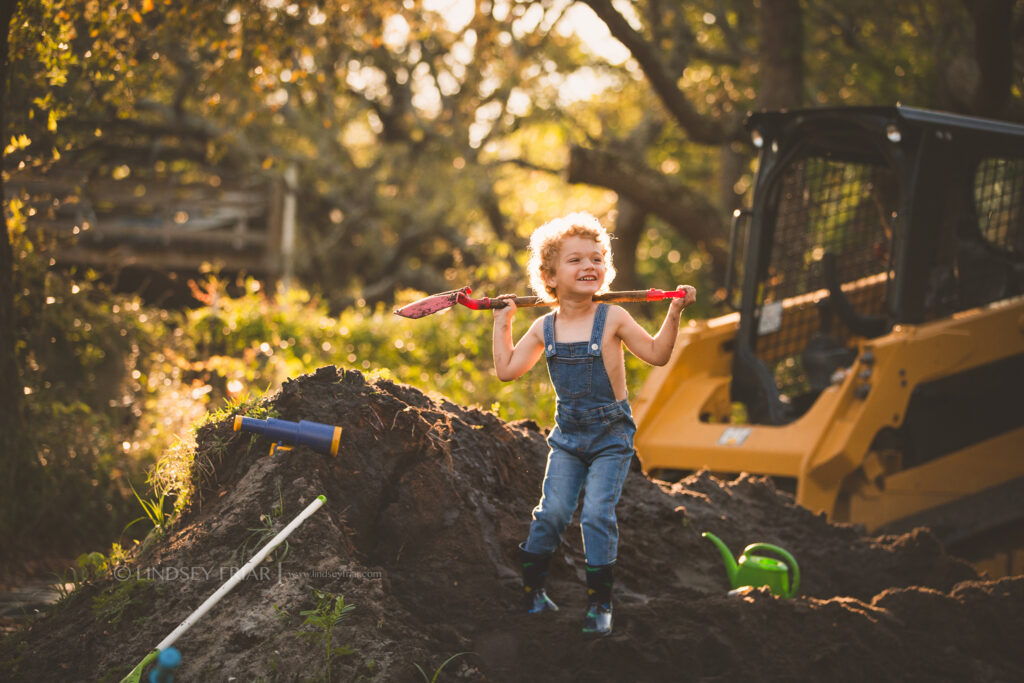 Tractor Mini Sessions for boys and girls - Gulf Breeze, FL Photographer 016 Lindsey Friar Photography 2021 1 1024x683