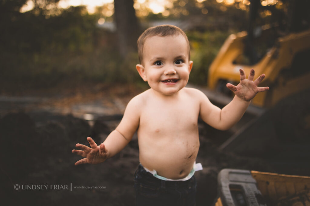 Tractor Mini Sessions for boys and girls - Gulf Breeze, FL Photographer 016 Lindsey Friar Photography 2021 1024x683