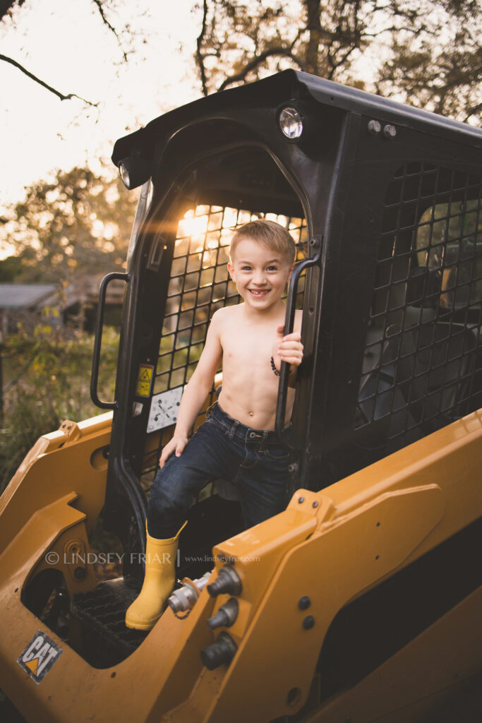 Tractor Mini Sessions for boys and girls - Gulf Breeze, FL Photographer 018 Lindsey Friar Photography 2021 683x1024