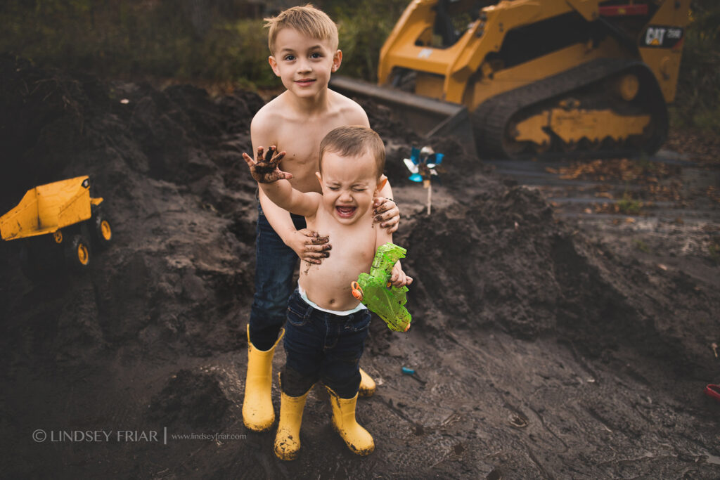 Tractor Mini Sessions for boys and girls - Gulf Breeze, FL Photographer 029 Lindsey Friar Photography 2021 1024x683