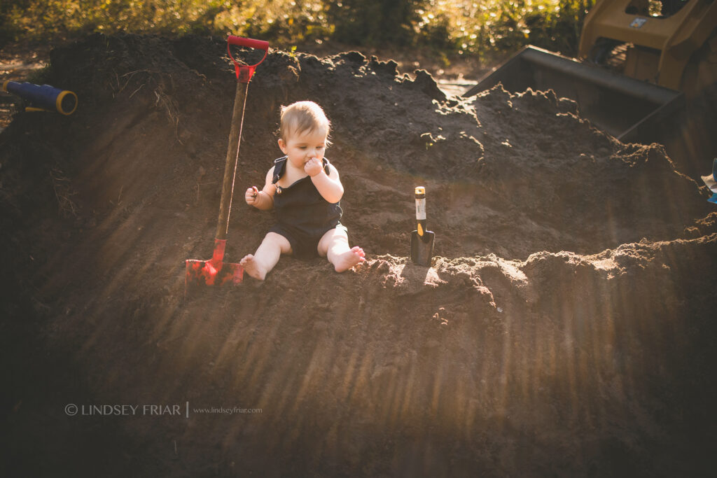 Tractor Mini Sessions for boys and girls - Gulf Breeze, FL Photographer 034 Lindsey Friar Photography 2021 1024x683