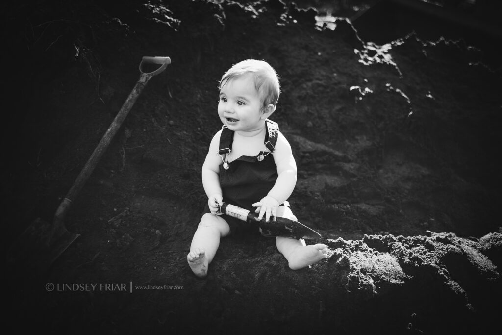 Tractor Mini Sessions for boys and girls - Gulf Breeze, FL Photographer 043 Lindsey Friar Photography 2021 1024x683
