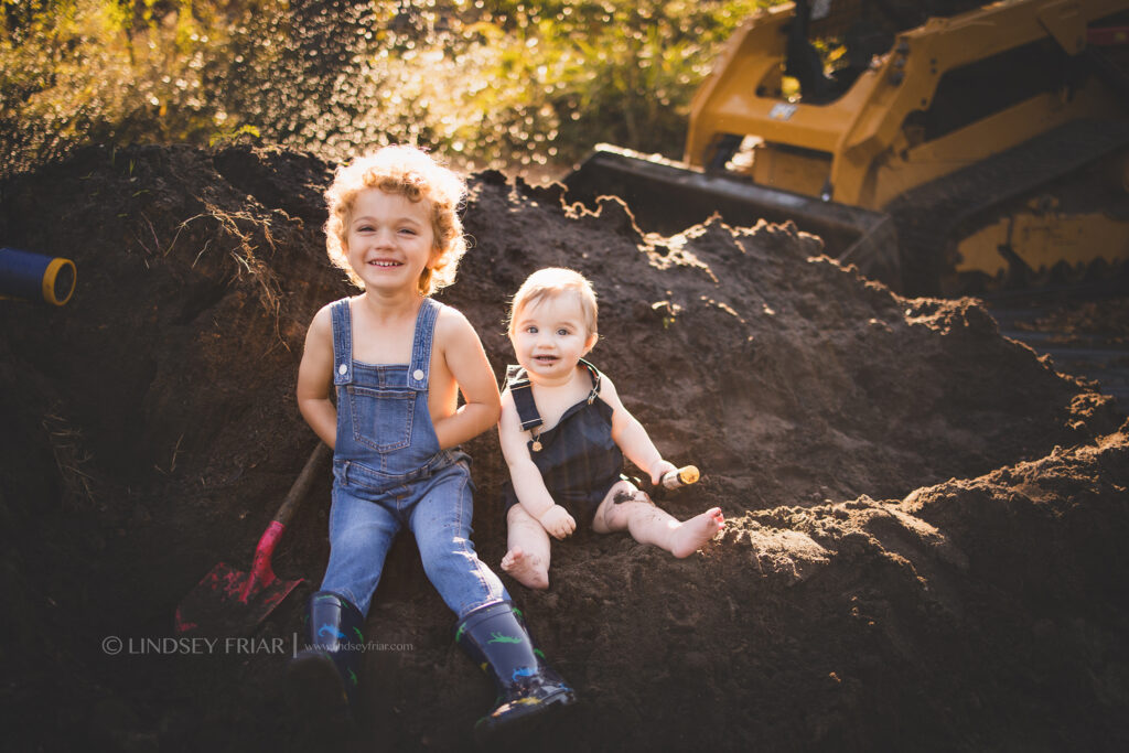 Tractor Mini Sessions for boys and girls - Gulf Breeze, FL Photographer 051 Lindsey Friar Photography 2021 1024x683