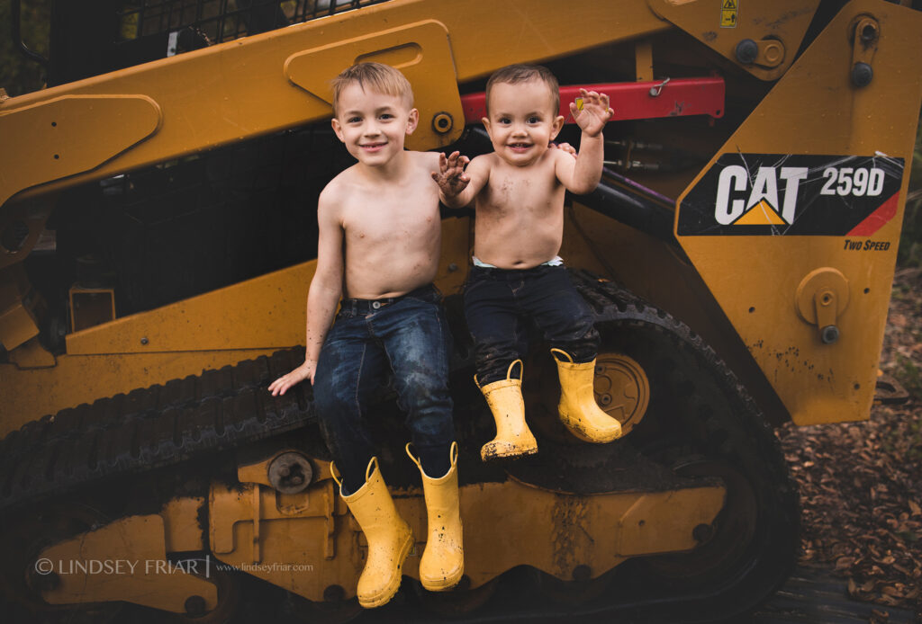 Tractor Mini Sessions for boys and girls - Gulf Breeze, FL Photographer 067 Lindsey Friar Photography 2021 1024x694