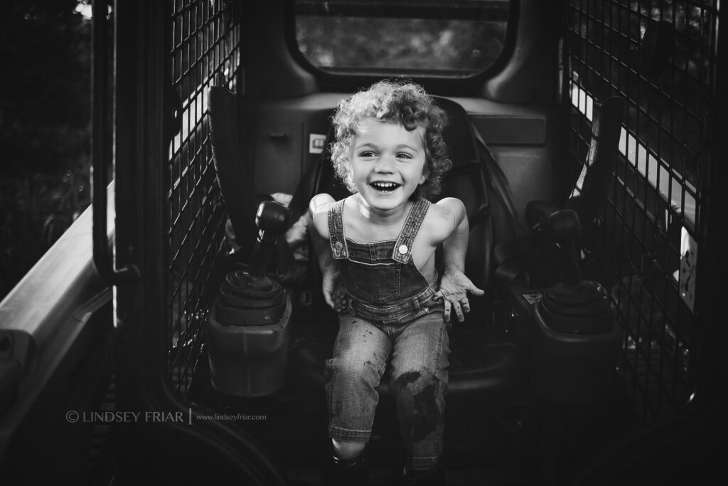 Tractor Mini Sessions for boys and girls - Gulf Breeze, FL Photographer 078 Lindsey Friar Photography 2021 1024x683