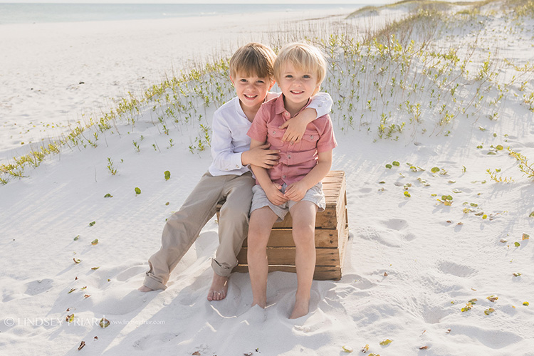 Pensacola Beach Family Mini Photo Sessions by Lindsey Friar Photography 001 Lindsey Friar Photgraphy 2023