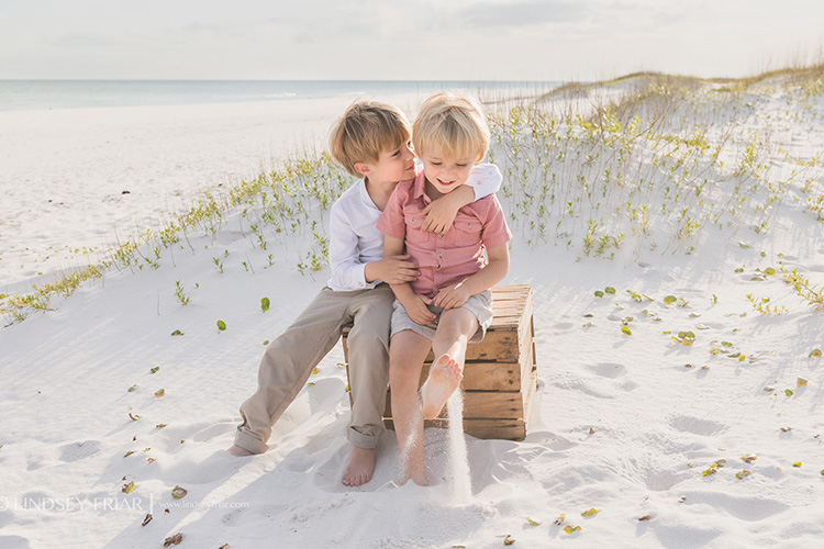 Pensacola Beach Family Mini Photo Sessions by Lindsey Friar Photography 002 Lindsey Friar Photgraphy 2023