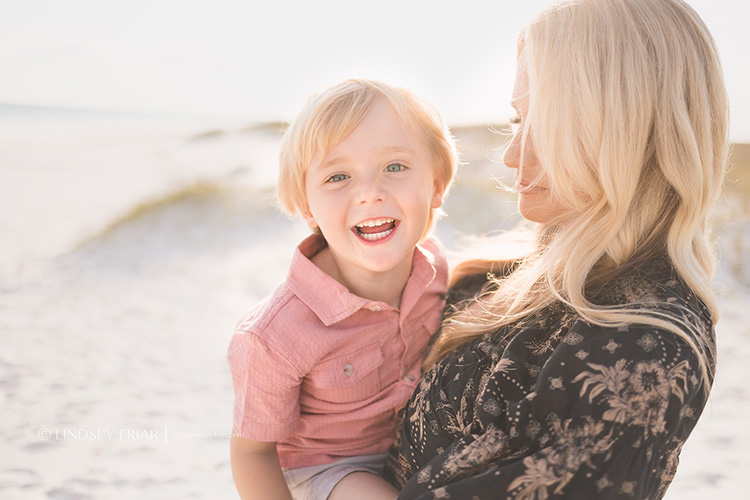 Pensacola Beach Family Mini Photo Sessions by Lindsey Friar Photography 014 Lindsey Friar Photgraphy 2023