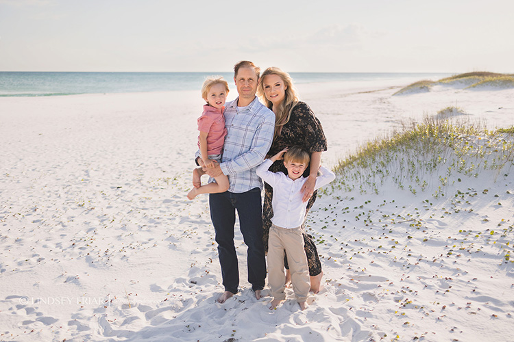 Pensacola Beach Family Mini Photo Sessions by Lindsey Friar Photography 027 Lindsey Friar Photgraphy 2023