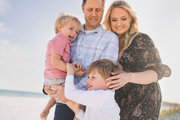 Pensacola Beach Family Mini Photo Sessions by Lindsey Friar Photography 030 Lindsey Friar Photgraphy 2023