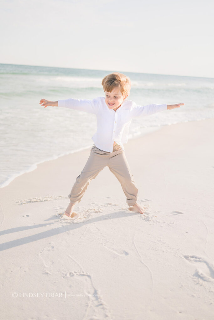 Pensacola Beach Family Mini Photo Sessions by Lindsey Friar Photography 037 Lindsey Friar Photgraphy 2023 683x1024