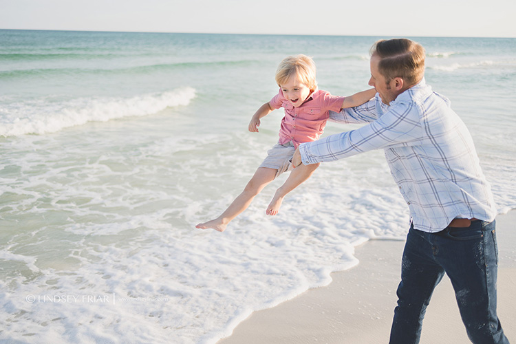 Pensacola Beach Family Mini Photo Sessions by Lindsey Friar Photography 048 Lindsey Friar Photgraphy 2023